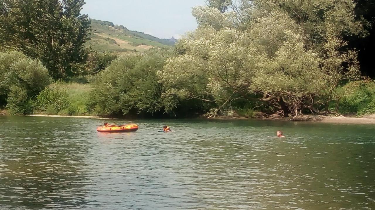 Gite De La Fontaine Paulhe Bagian luar foto