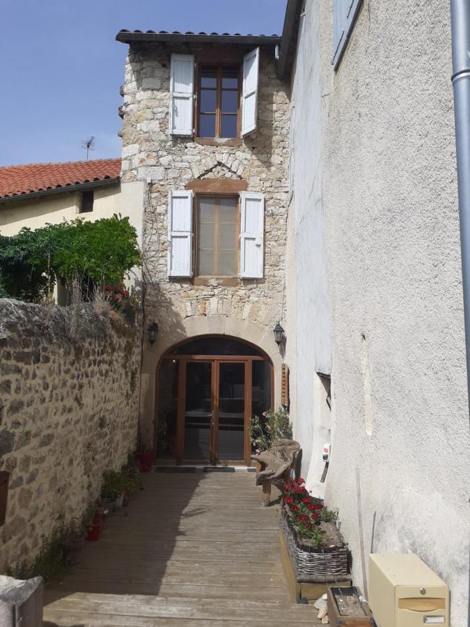 Gite De La Fontaine Paulhe Bagian luar foto